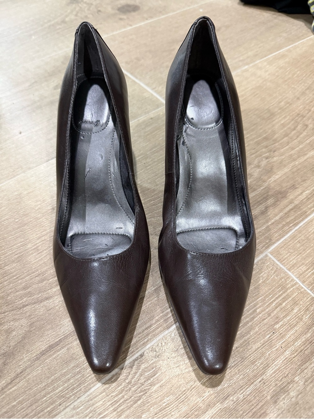 Classic Calvin Klein Pointed-Toe Women's Pumps in Dark Brown